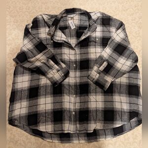Old Navy| Women's Black and White Plaid Flannel Button-Up Shirt | Size 4X
